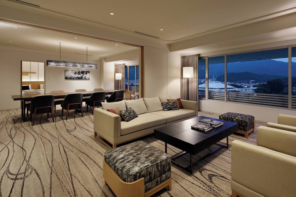 プレジデンシャル スイート 2 ベッドルーム 禁煙 マウンテンビュー | ザ・プリンス 京都宝ヶ池、オートグラフ コレクション