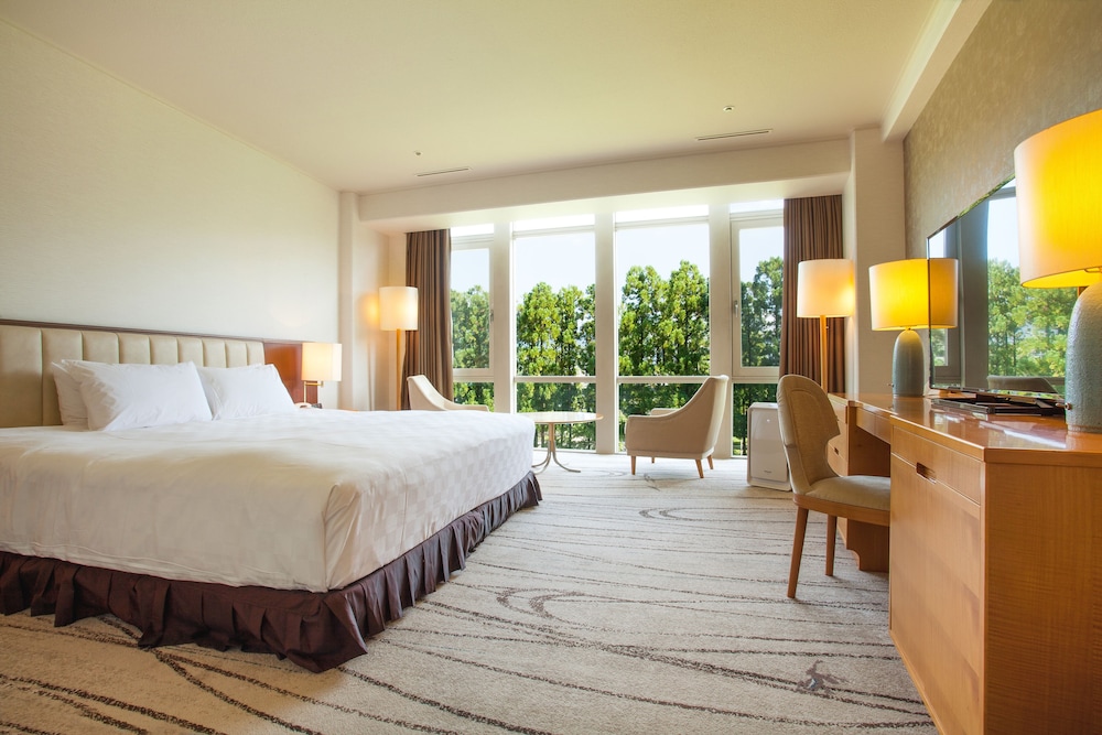 ルーム キングベッド 1 台 客室1 | ザ・プリンス 京都宝ヶ池、オートグラフ コレクション