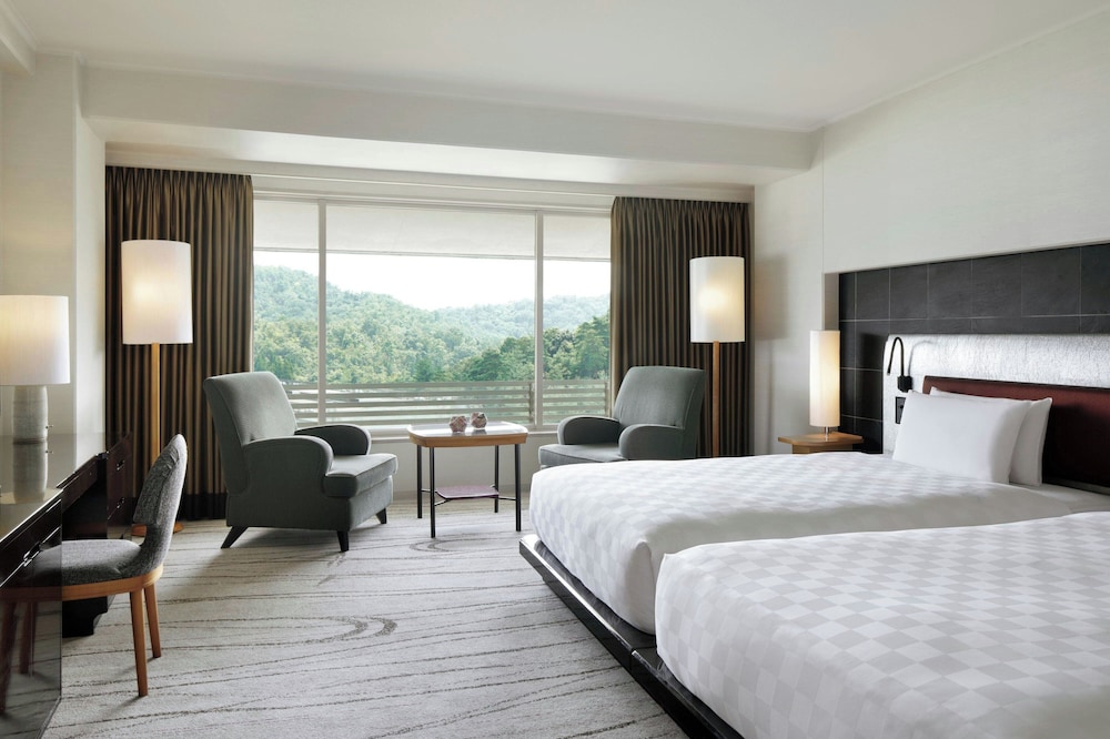 クラブルーム シングルベッド 2 台　シャワー付き 客室2 | ザ・プリンス 京都宝ヶ池、オートグラフ コレクション