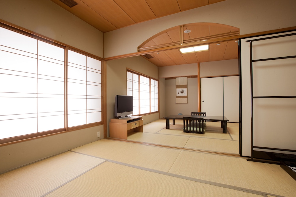 トラディショナルスイート 禁煙 シティービュー 客室1 | ホテルニューオータニ大阪