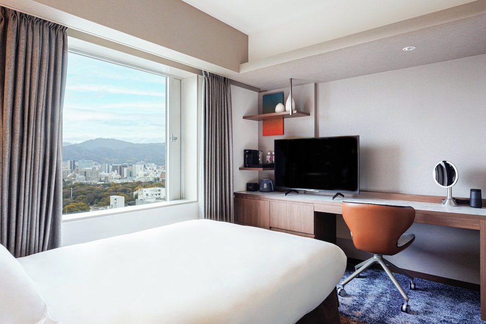 スタンダード ルーム ダブルベッド 1 台 バリアフリー クラブラウンジ利用可 | ANAクラウンプラザホテル広島 by IHG