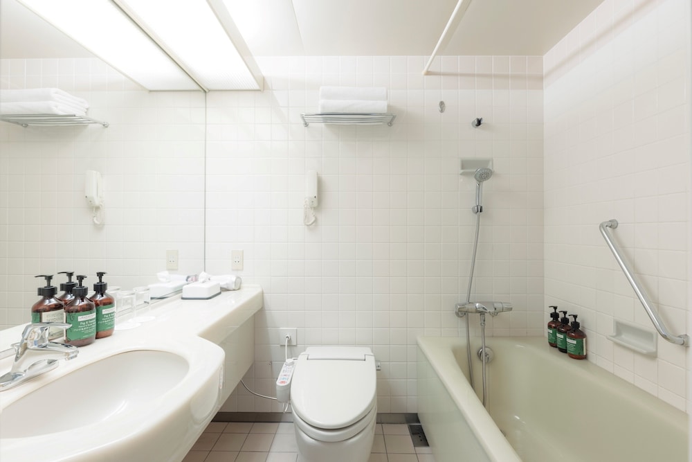 プレミアム ルーム シングルベッド 2 台 (Humidifier) バスルーム0 | ANAクラウンプラザホテル金沢 by IHG