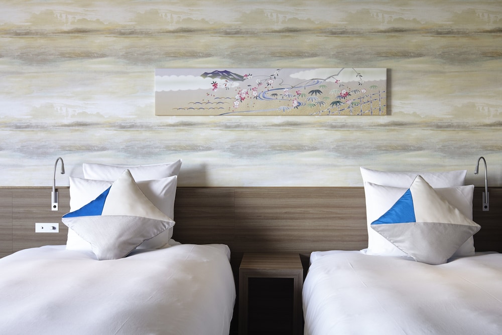 プレミアム ルーム シングルベッド 2 台 (Humidifier) 客室の設備とサービス0 | ANAクラウンプラザホテル金沢 by IHG