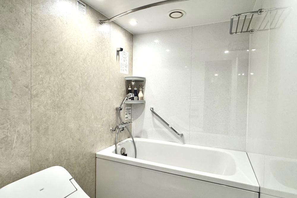 スーペリアツインルーム（バスルーム改装済/禁煙/30.6sqm） 客室2 | 新宿プリンスホテル