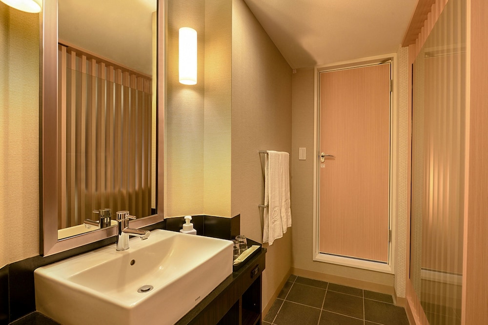 デラックスキングルーム（禁煙 / 30.6㎡） 客室3 | 新宿プリンスホテル