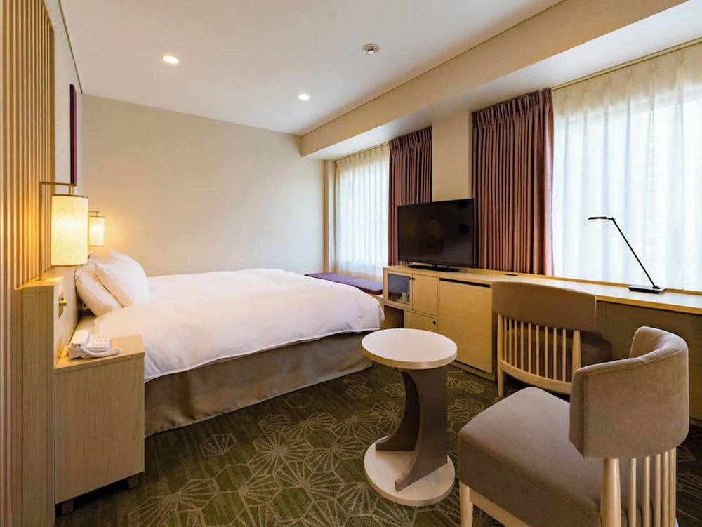デラックスキングルーム（禁煙 / 30.6㎡） 客室1 | 新宿プリンスホテル
