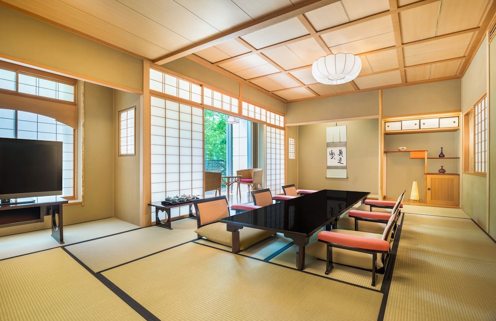 ジャパニーズ ガーデン ラグジュアリースイートルーム 禁煙(2F) シングルベッド2台+布団4組 | ザ・プリンス パークタワー東京 - プリファード ホテルズ & リゾーツ LVX コレクション