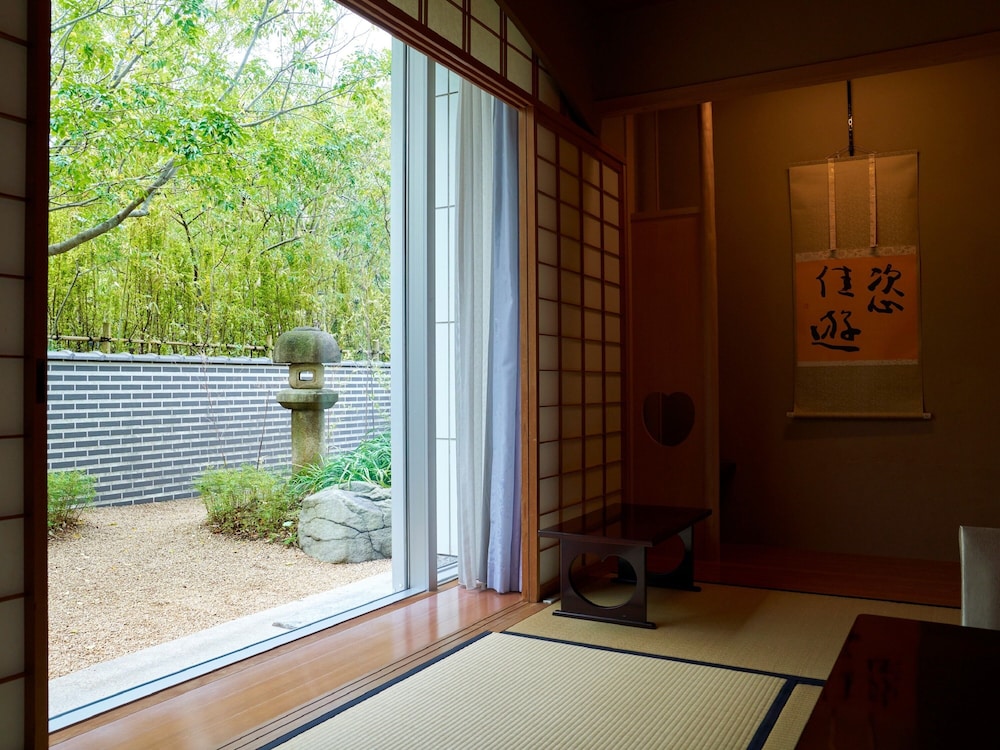 ジャパニーズ ガーデンスイート 禁煙 (2F) シングルベッド2台+布団2組 部屋からの景観1 | ザ・プリンス パークタワー東京 - プリファード ホテルズ & リゾーツ LVX コレクション