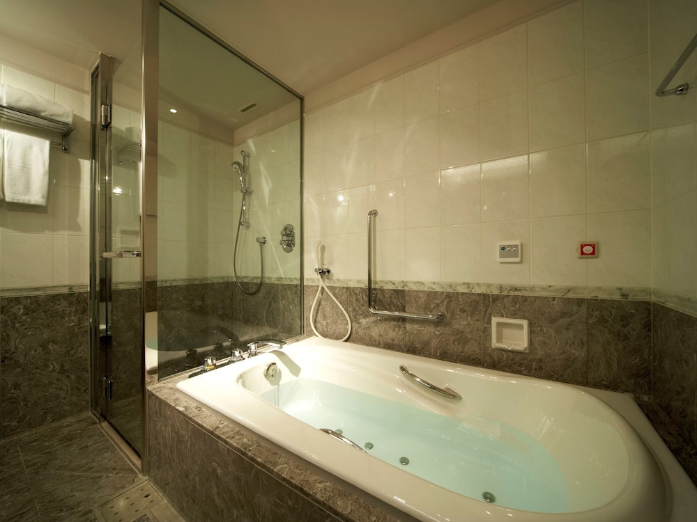 デラックスツインルーム 禁煙[東京タワー側], 3-18F(大人3 名で予約するとエキストラベッド1台追 バスルーム0 | ザ・プリンス パークタワー東京 - プリファード ホテルズ & リゾーツ LVX コレクション