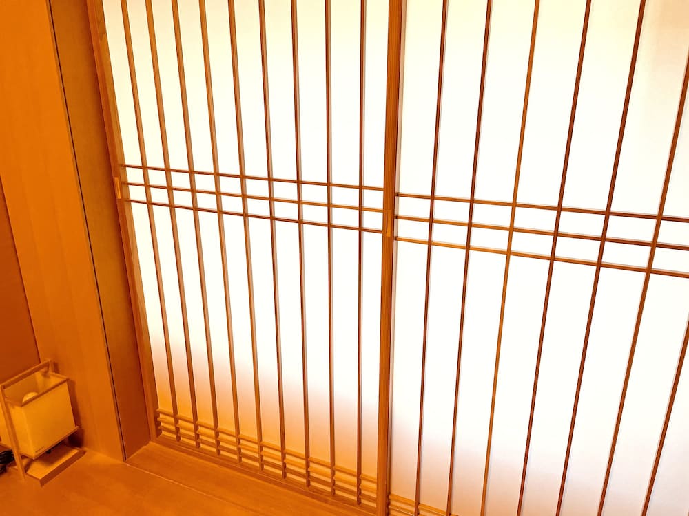 和洋室（大人３名以上はエキストラベッド、大人4名以上は布団) (5F) リビング エリア0 | ホテル メトロポリタン