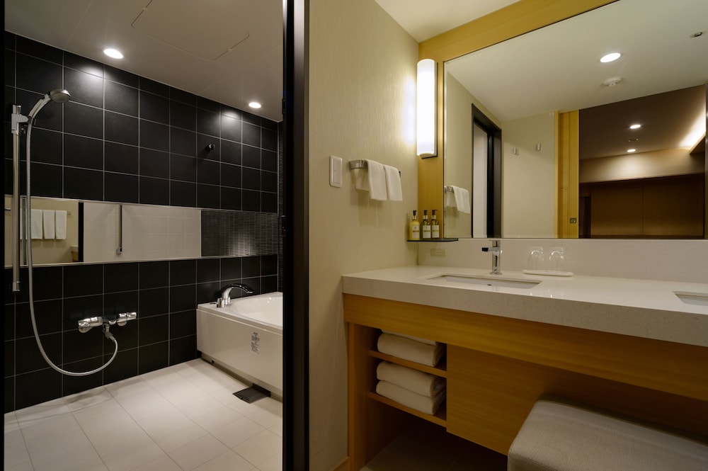 和洋室（大人３名以上はエキストラベッド、大人4名以上は布団) (5F) バスルーム2 | ホテル メトロポリタン