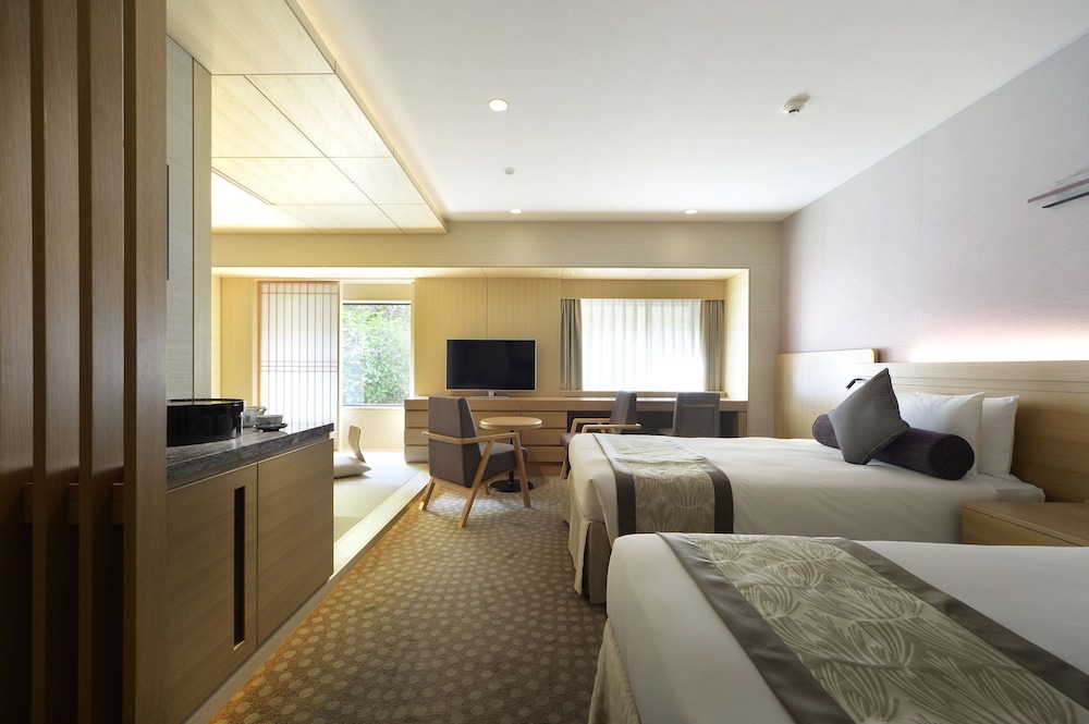 和洋室（大人３名以上はエキストラベッド、大人4名以上は布団) (5F) 客室3 | ホテル メトロポリタン