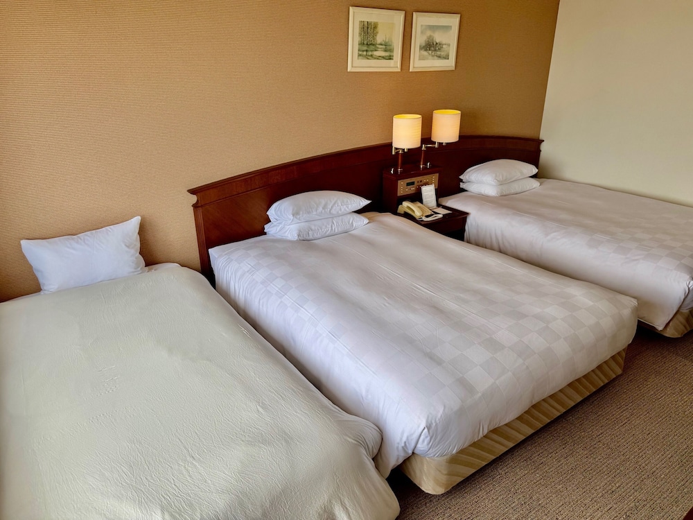 デラックス トリプルルーム (2 beds with 1 extra bed) 客室1 | ベルビューガーデンホテル 関西空港