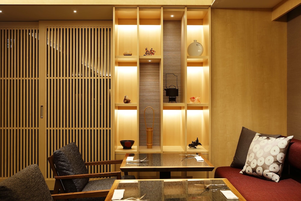 クラブデラックスハリウッドツイン, 禁煙 (朝食&クラブフロア特典あり) エグゼクティブ ラウンジ1 | ザ・キャピトルホテル 東急