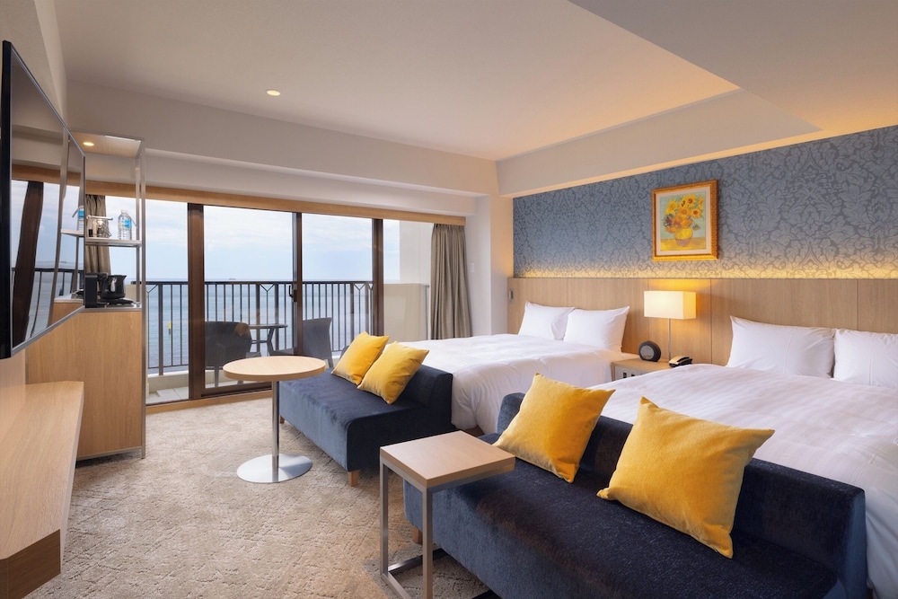 ゴッホのヒマワリルーム タイプB メインタワー 禁煙 37平米 オーシャンビュー | アオアヲ ナルト リゾート