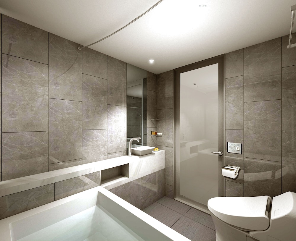 ラグジュアリー ファミリールーム (禁煙) バスルーム0 | 京王プラザホテル