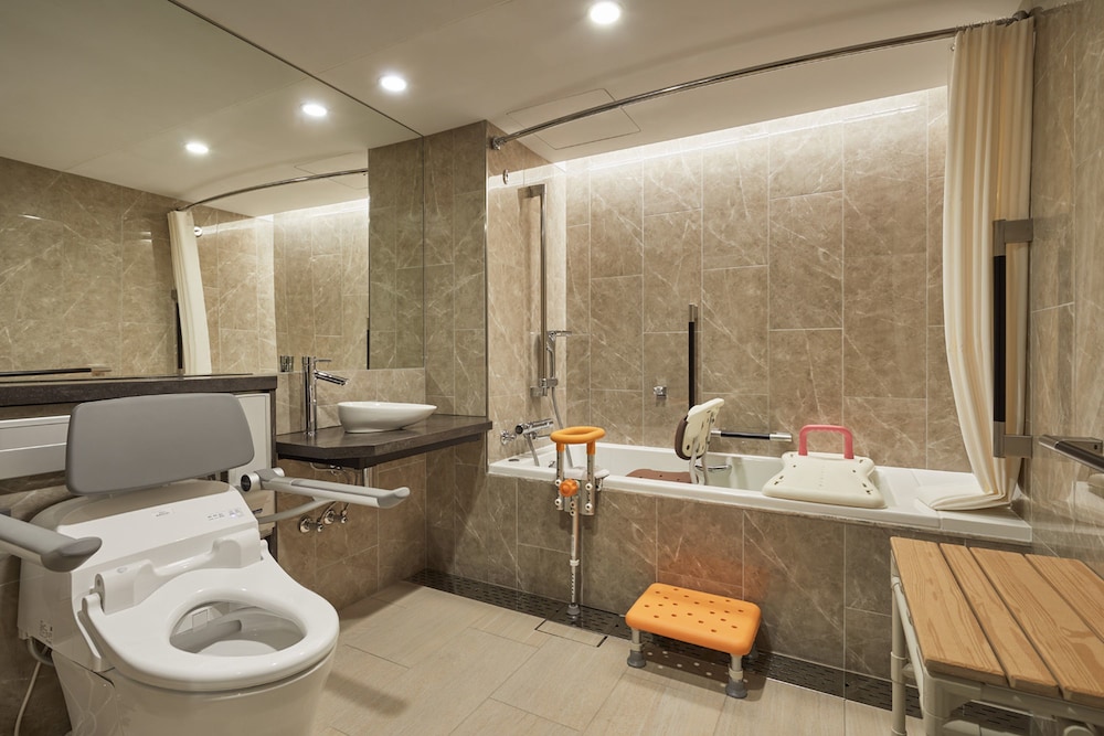 ラクジュアリー デラックス ツイン 禁煙 (ユニバーサルデザイン) バスルーム0 | 京王プラザホテル