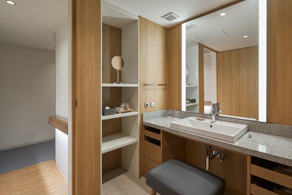 ラクジュアリー デラックス ツイン 禁煙 (ユニバーサルデザイン) バスルーム1 | 京王プラザホテル