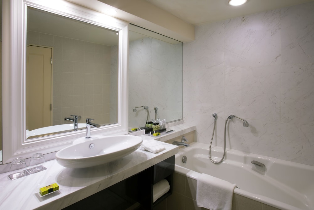 クラシック ルーム シングルベッド 2 台 リバービュー (High Floor) バスルーム0 | ホテル インターコンチネンタル 東京ベイ by IHG