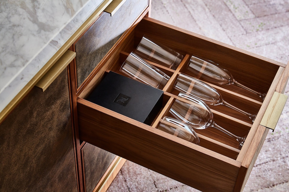 クラシック ルーム シングルベッド 2 台 リバービュー (High Floor) 客室の設備とサービス1 | ホテル インターコンチネンタル 東京ベイ by IHG