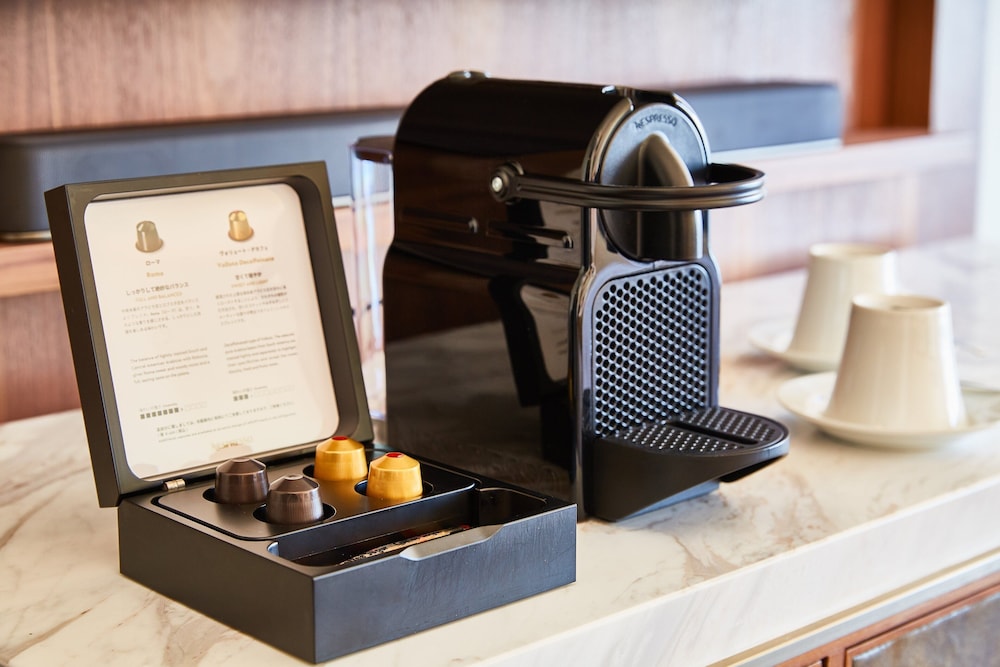 クラシック ルーム シングルベッド 2 台 リバービュー コーヒー / コーヒーメーカー0 | ホテル インターコンチネンタル 東京ベイ by IHG