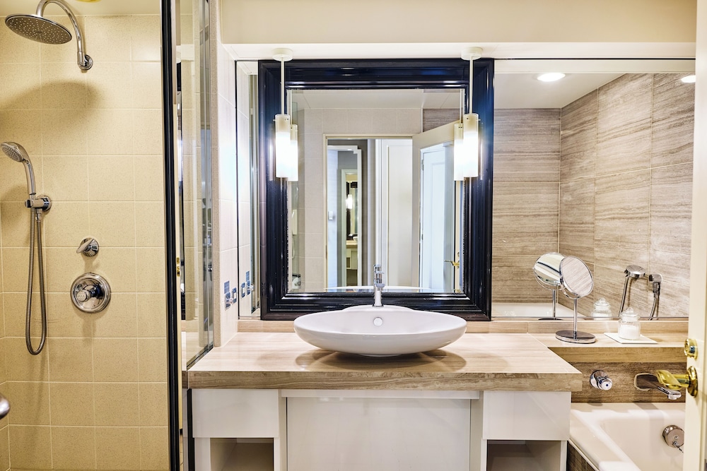 クラシック ルーム キングベッド 1 台 クラブラウンジ利用可 リバービュー バスルーム1 | ホテル インターコンチネンタル 東京ベイ by IHG