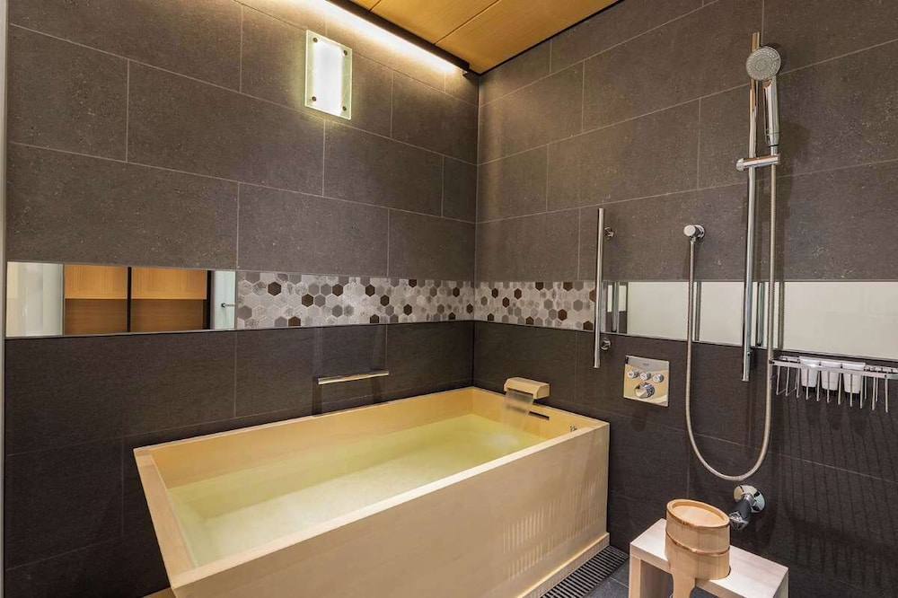 ザ・メイン 新江戸スイート ヒノキ風呂付 禁煙 バスルーム0 | ホテルニューオータニ東京 ザ・メイン