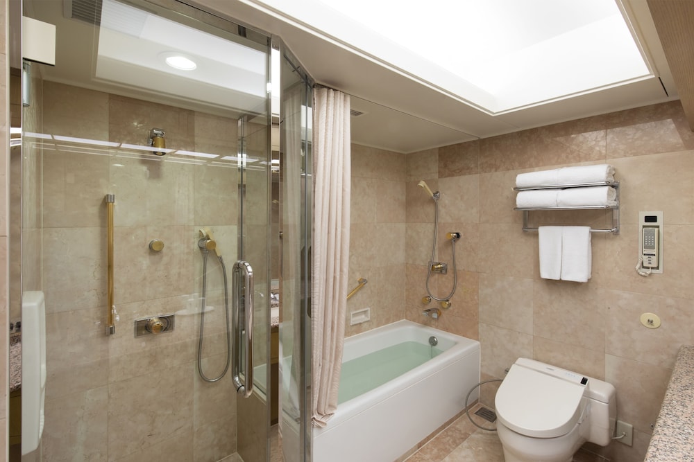 ザ・メイン デラックスツインルーム(館内利用券1名さま1泊につき5,000円付/指定レストランで利用可能)禁煙 バスルーム1 | ホテルニューオータニ東京 ザ・メイン