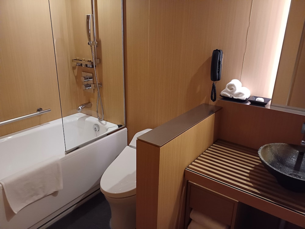 スタンダード ルーム キングベッド 1 台 (Top Floor) バスルーム0 | ANAクラウンプラザホテル京都 by IHG