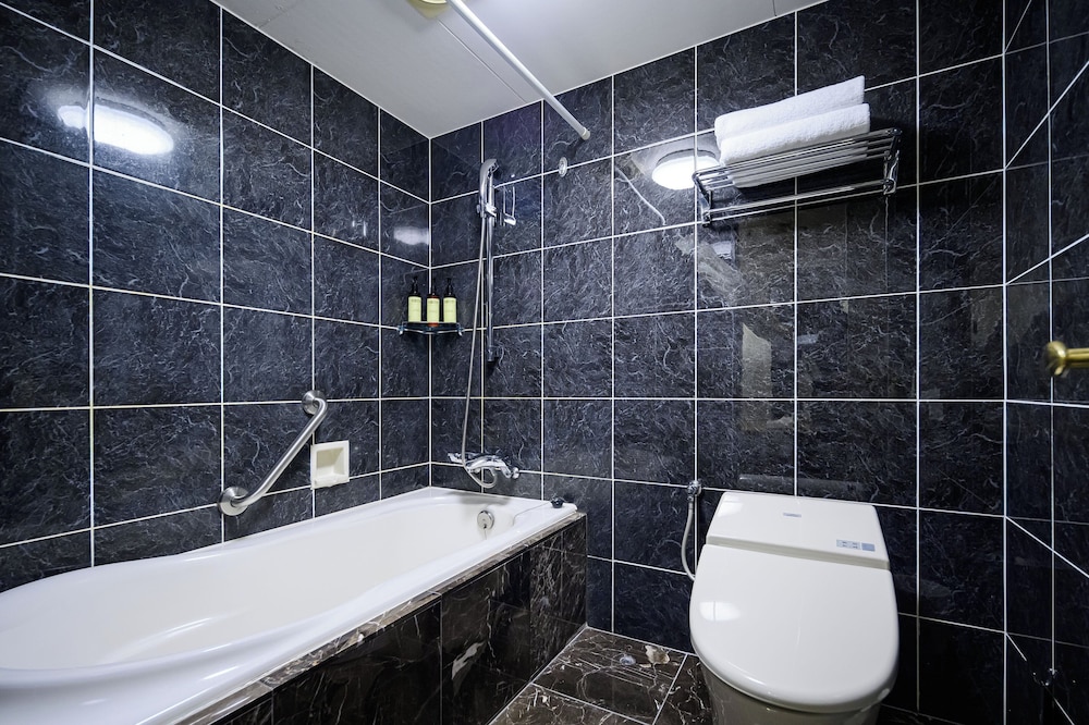 ジュニア スイート クイーンベッド 1 台 客室4 | ANAクラウンプラザホテル松山 by IHG