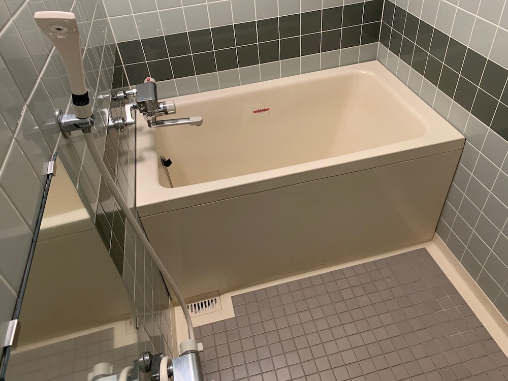 和室Ａ 深めの浴槽0 | 新潟・万代シルバーホテル