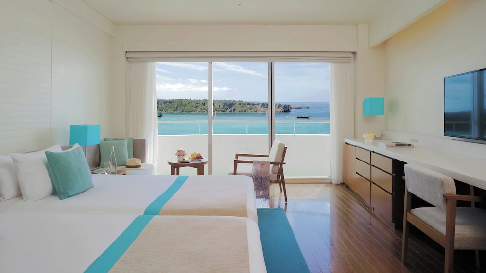 クラシック ルーム シングルベッド 2 台 クラブラウンジ利用可 ビーチビュー (Top Floor) 客室1 | ANAインターコンチネンタル万座ビーチリゾート by IHG