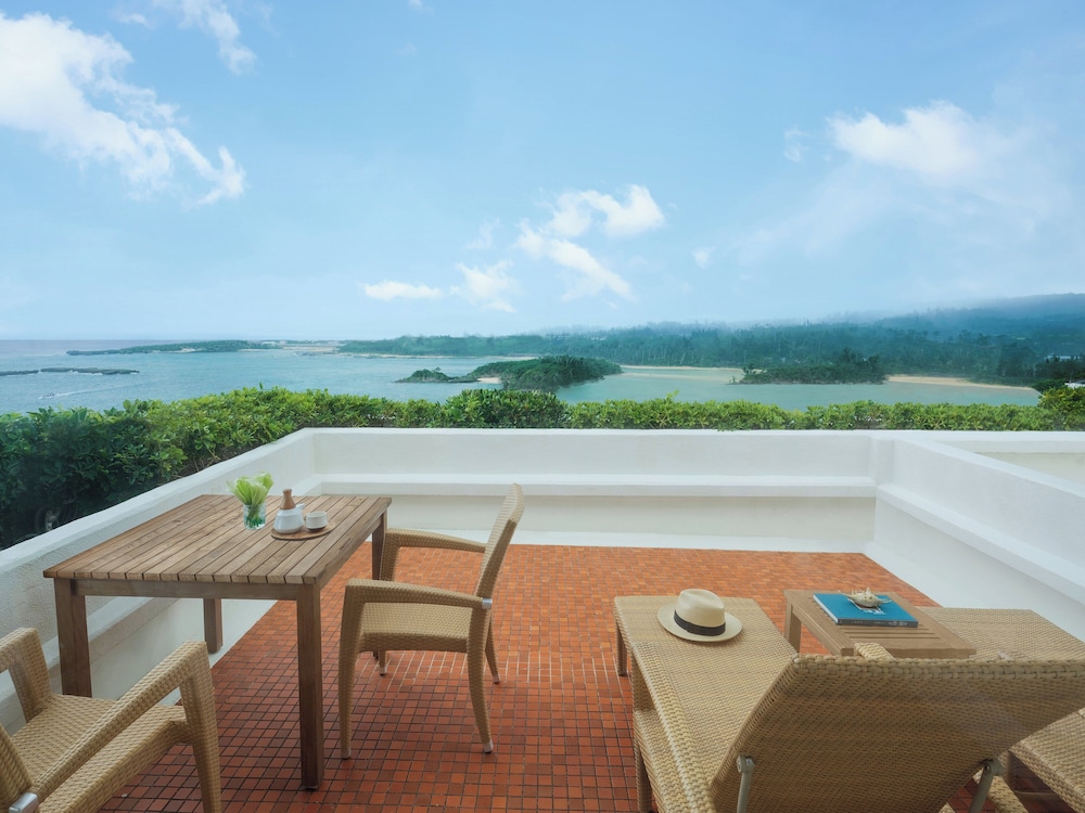 クラシック ルーム シングルベッド 2 台 クラブラウンジ利用可 オーシャンビュー (Private Terrace) テラス / パティオ0 | ANAインターコンチネンタル万座ビーチリゾート by IHG