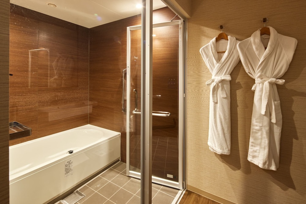 ジュニア スイート 禁煙 (小学生以下予約不可） バスルーム0 | 沖縄ナハナ・ホテル & スパ