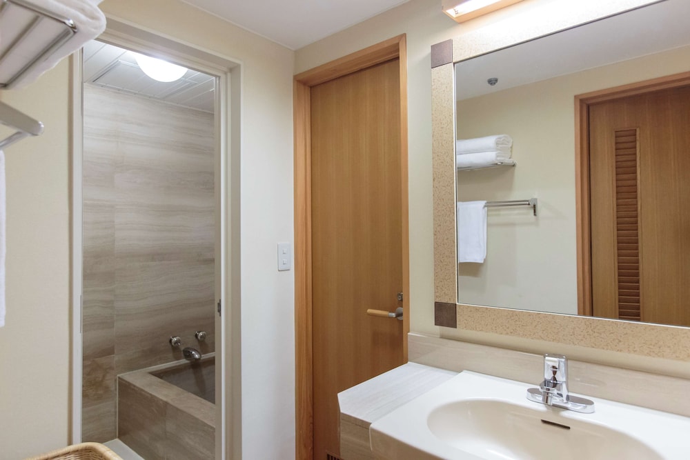 ファミリースイート（和室） バスルーム1 | ダブルツリー by ヒルトン那覇首里城