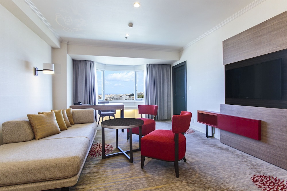 デラックススイート 客室2 | ダブルツリー by ヒルトン那覇首里城