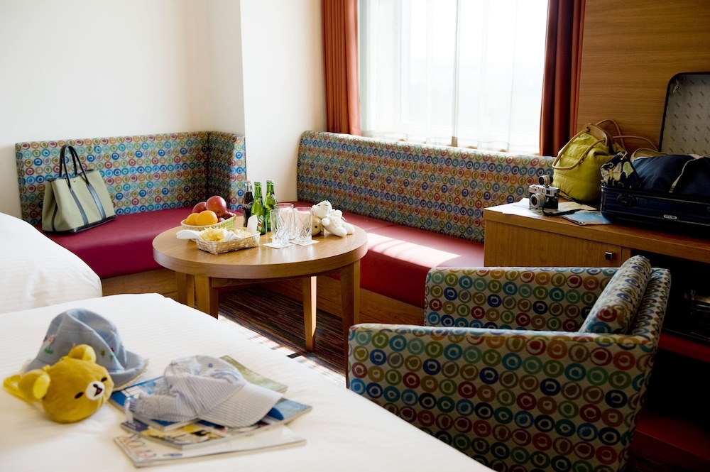 (本館) コンフォートファミリールーム 禁煙 リビング エリア0 | ホテル日航成田