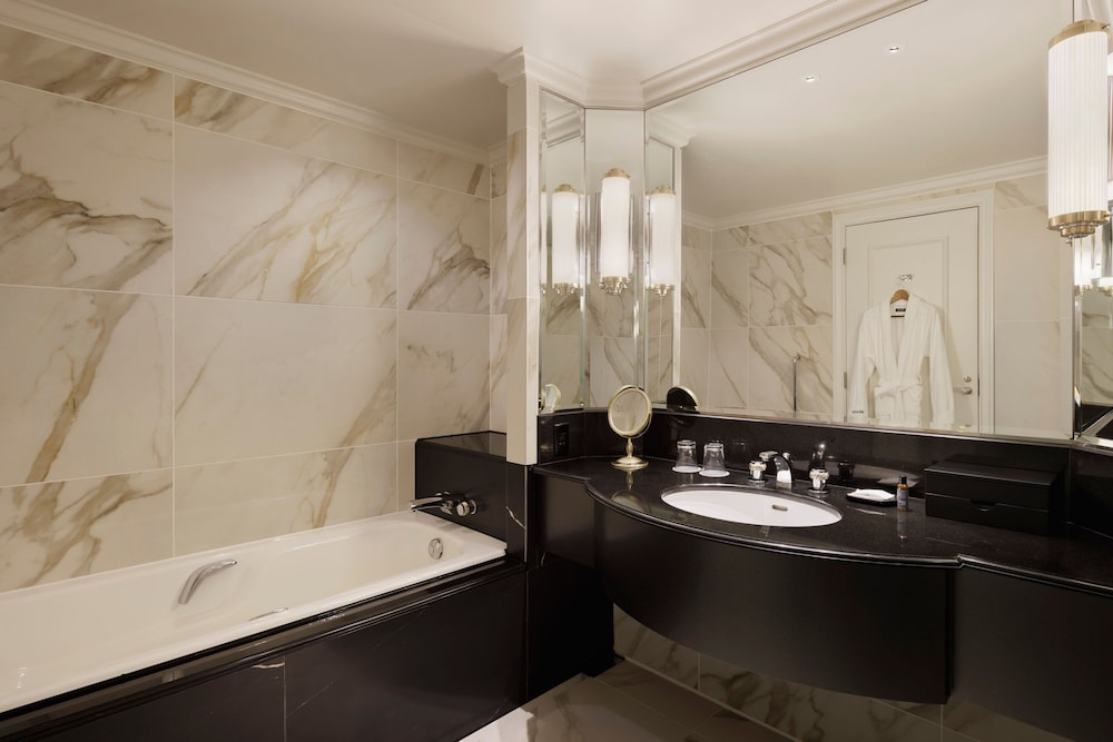 デラックス ルーム ダブルベッド 2 台 禁煙 バスルーム1 | ウェスティンホテル東京