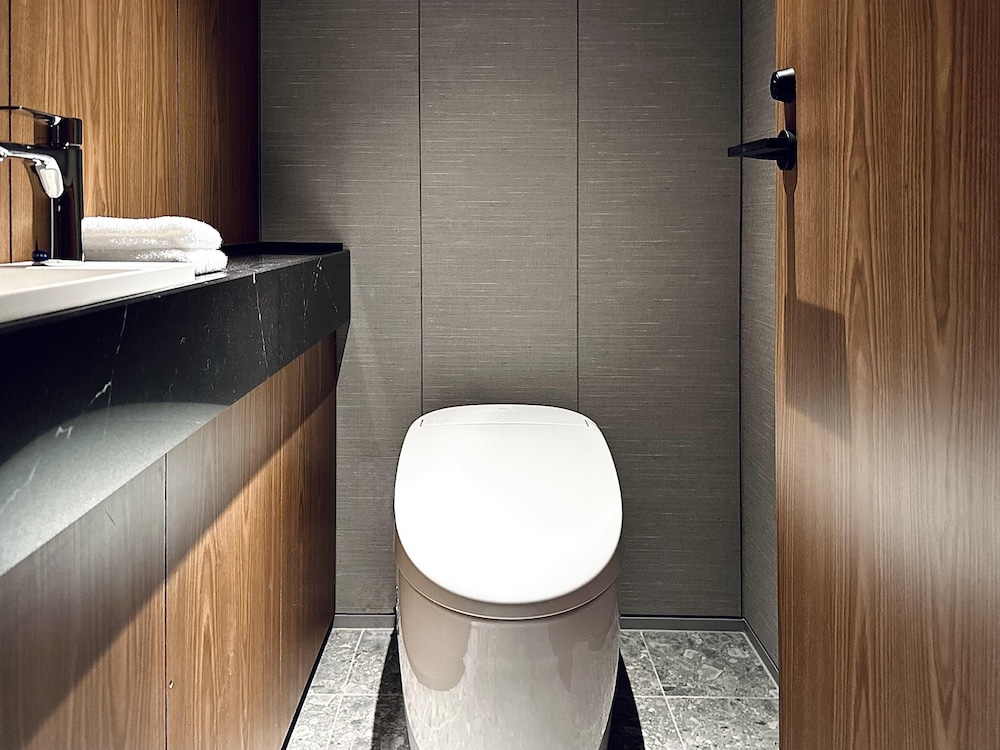 デラックス ルーム キングベッド 1 台 パークビュー バスルーム1 | ハイアット リージェンシー 東京