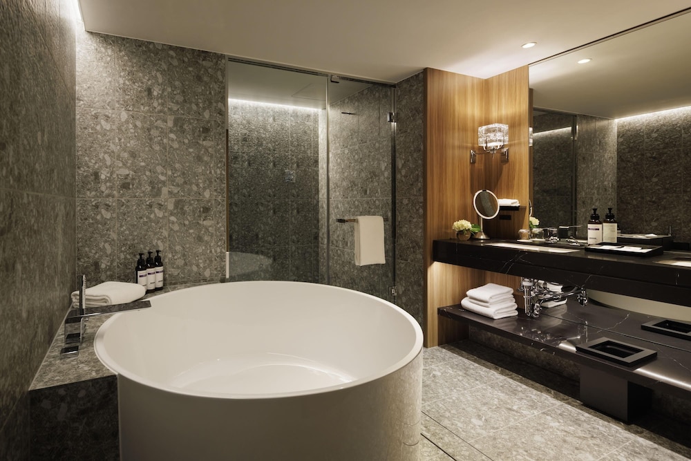 スタジオ キングベッド 1 台 パークビュー バスルーム1 | ハイアット リージェンシー 東京