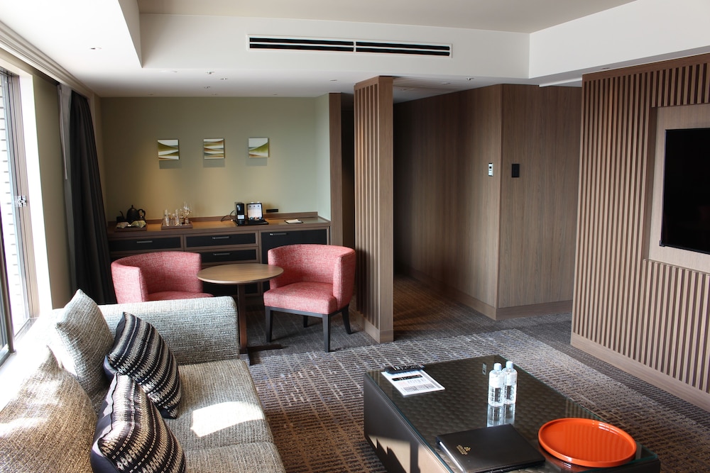 スイートガーデンビュー リビング エリア1 | ホテル日航福岡