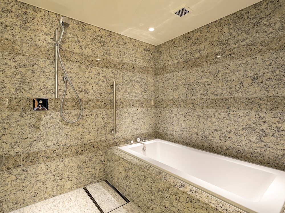 スイートラグジュアリー バスルーム1 | ホテル日航福岡