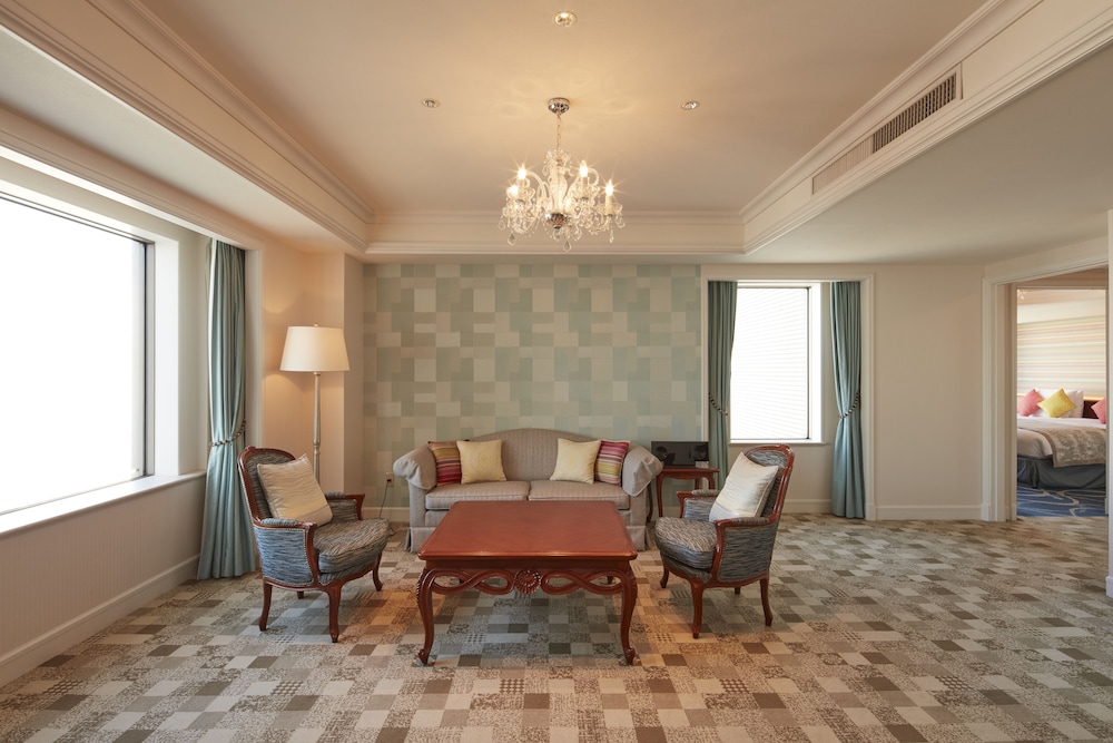 <特別階>26階 ファミリースイート レインボーブリッジサイド 禁煙 (エグゼクティブラウンジアクセス) リビング エリア0 | グランドニッコー東京 台場