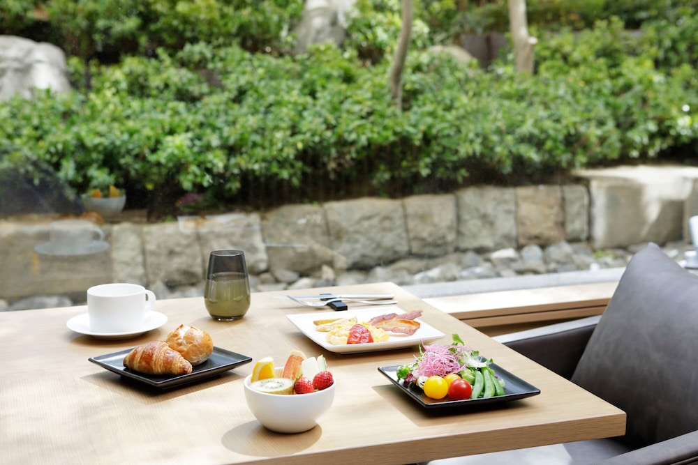 [エグゼクティブフロア] デラックスツインルーム (禁煙) 専用ラウンジ利用＋サウナ利用込 エグゼクティブ ラウンジ2 | ザ・プリンス さくらタワー東京、オートグラフ コレクション