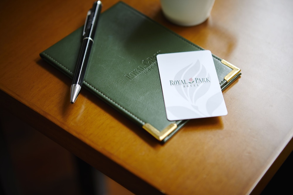 スタンダードダブル 禁煙 客室1 | ロイヤルパークホテル