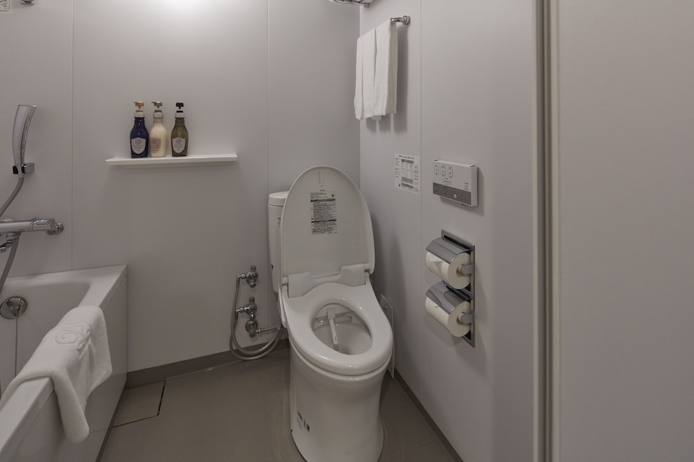 10th-24th ツインルーム 禁煙 バスルームの設備0 | サンシャインシティプリンスホテル