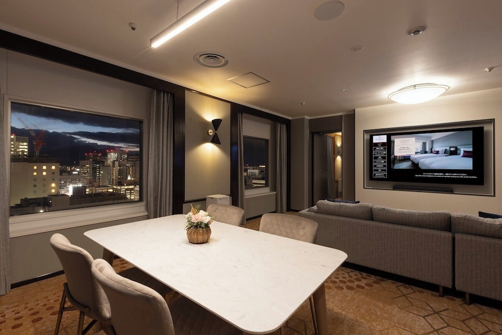 スイート キングベッド 1 台 客室1 | ANAクラウンプラザホテル札幌 by IHG