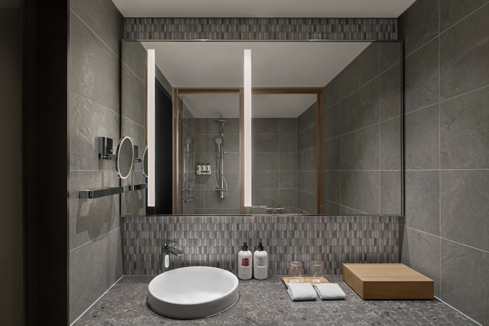 プレミアム ルーム シングルベッド 2 台 クラブラウンジ利用可 (Bath) バスルーム0 | ANAインターコンチネンタルホテル東京 by IHG