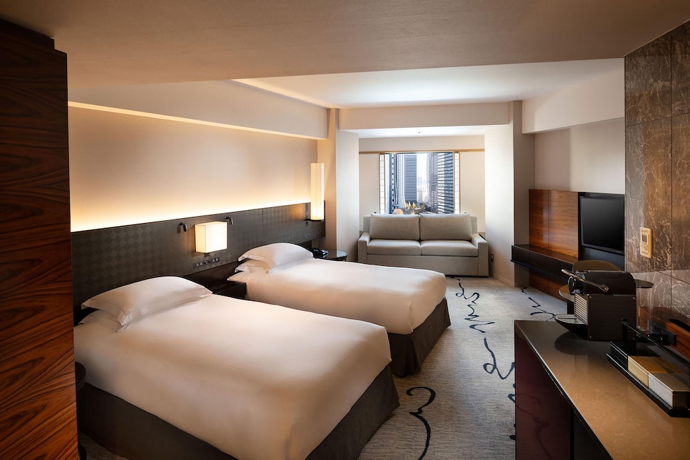 プレミアム ルーム ベッド (複数台) 浴槽 (Twin with Sofa Bed) | ヒルトン東京