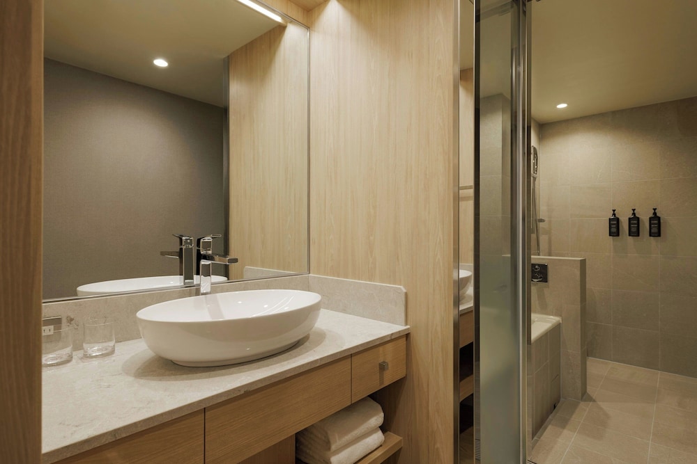 ジュニア スイート シングルベッド 2 台 バスルーム0 | シェラトン都ホテル大阪